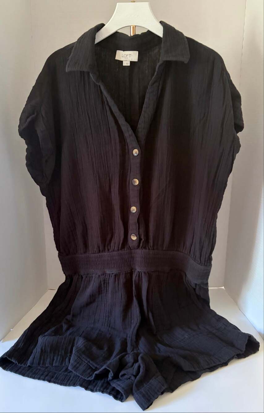 Ann Taylor Loft Outlet Black SS Button Up Romper Sz Large